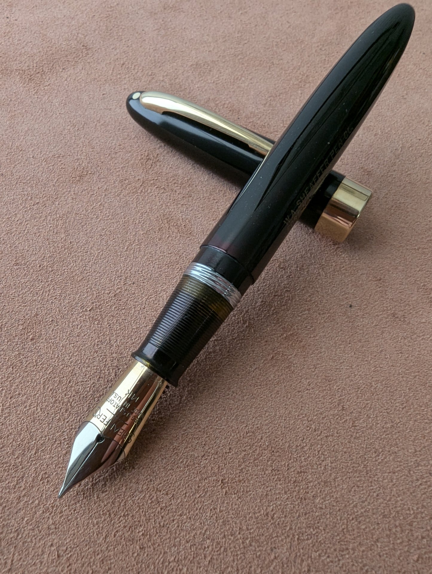 1948 Black Sheaffer Statesman - Vacuum-Fil - Fine+ Golden Spade nib