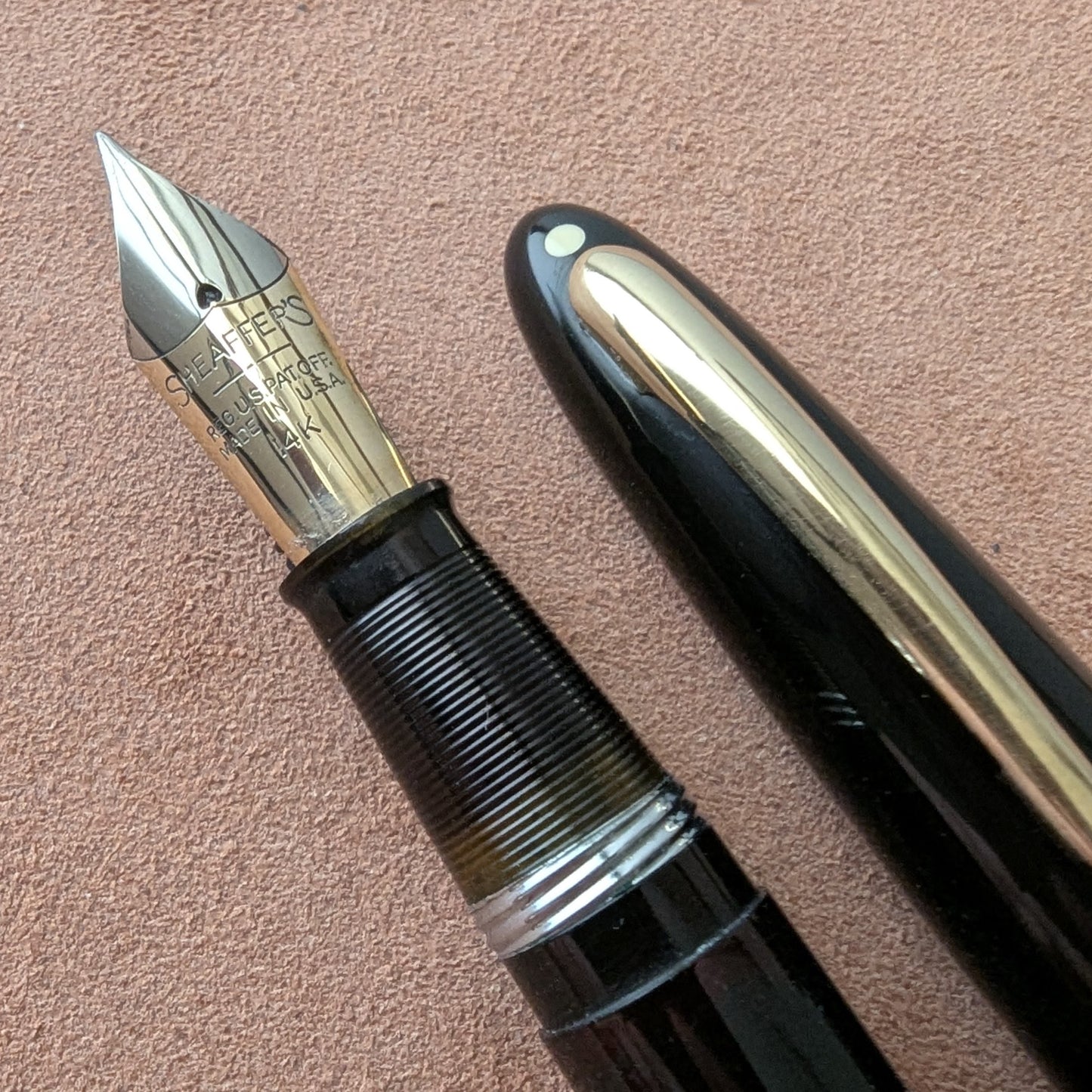 1948 Black Sheaffer Statesman - Vacuum-Fil - Fine+ Golden Spade nib