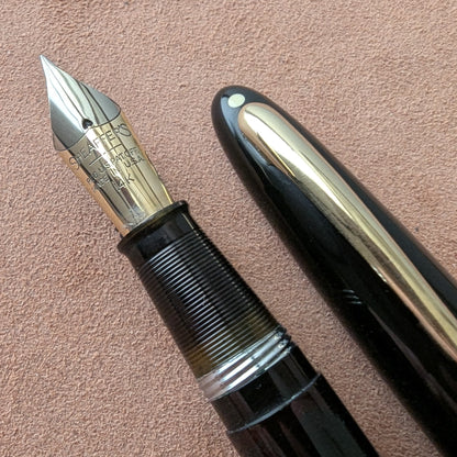 1948 Black Sheaffer Statesman - Vacuum-Fil - Fine+ Golden Spade nib