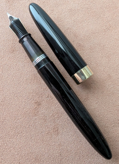1948 Black Sheaffer Statesman - Vacuum-Fil - Fine+ Golden Spade nib