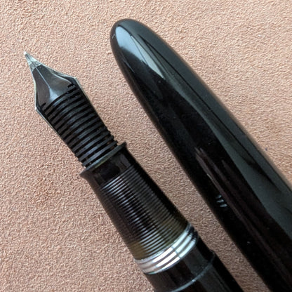 1948 Black Sheaffer Statesman - Vacuum-Fil - Fine+ Golden Spade nib