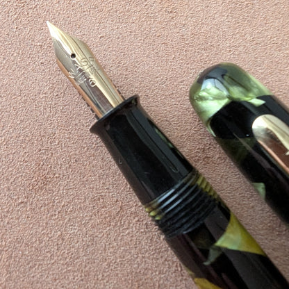 Marine Green VACUUM-FIL standard size fountain pen - fine point