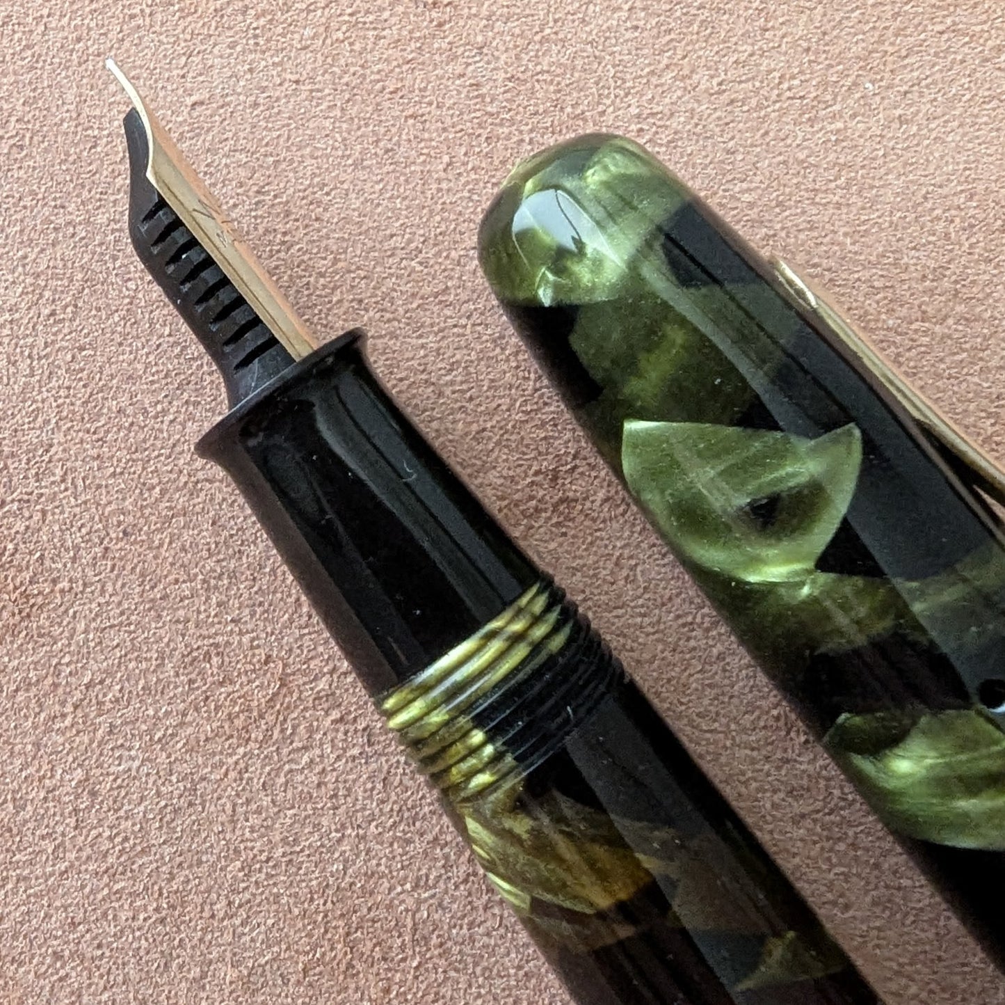 Marine Green VACUUM-FIL standard size fountain pen - fine point