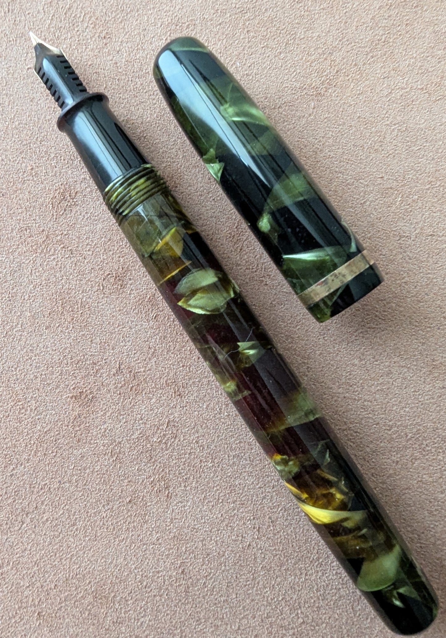 Marine Green VACUUM-FIL standard size fountain pen - fine point