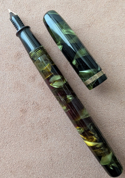 Marine Green VACUUM-FIL standard size fountain pen - fine point