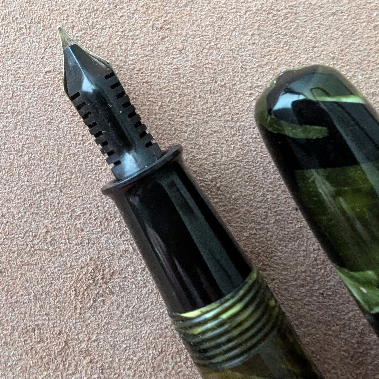 Marine Green VACUUM-FIL standard size fountain pen - fine point