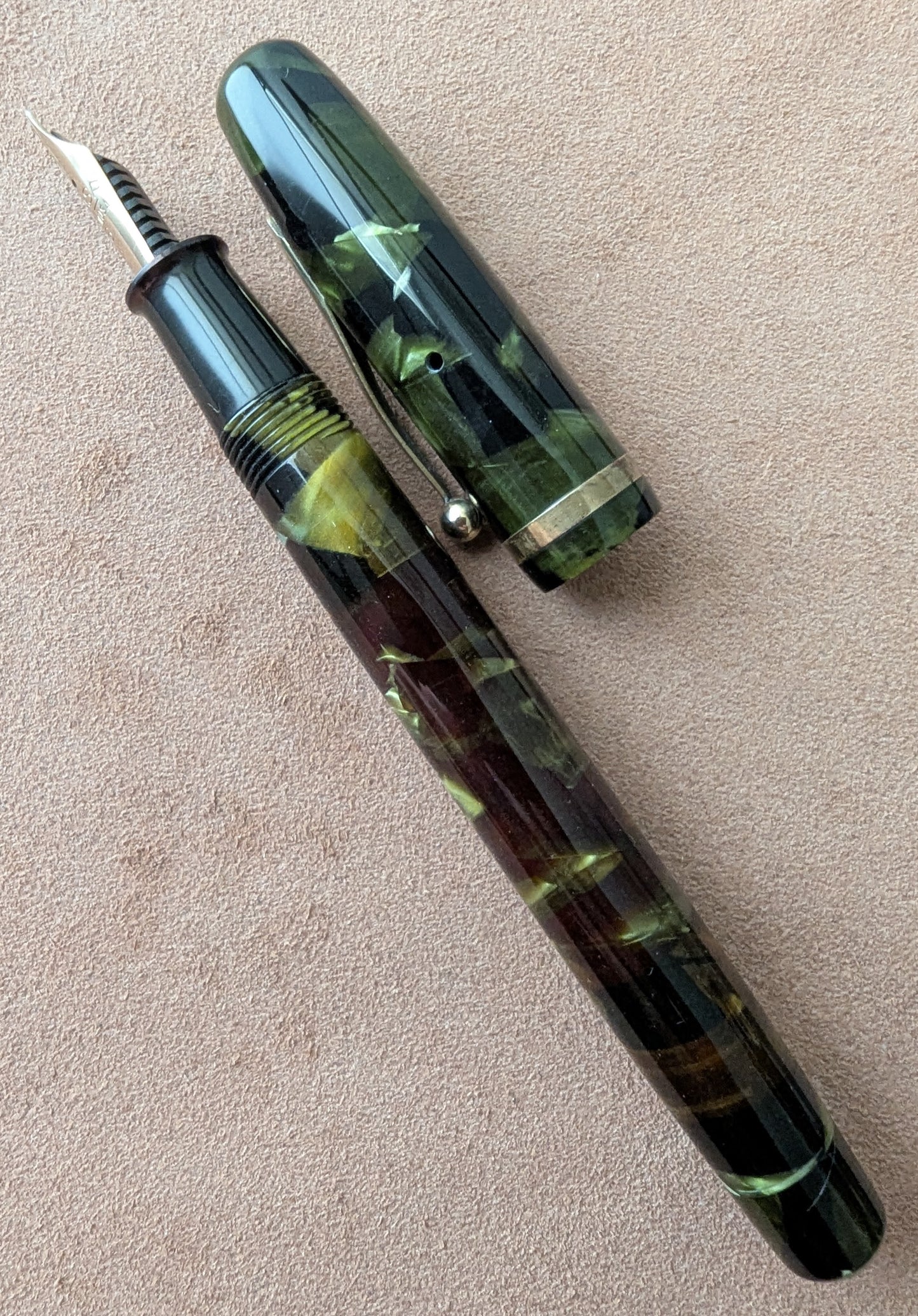 Marine Green VACUUM-FIL standard size fountain pen - fine point