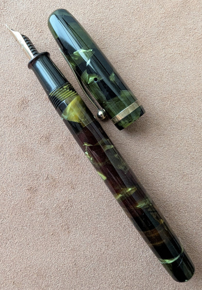 Marine Green VACUUM-FIL standard size fountain pen - fine point