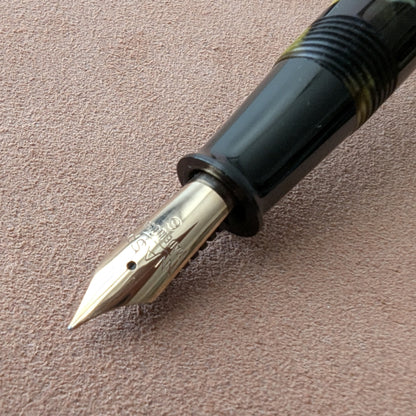 Marine Green VACUUM-FIL standard size fountain pen - fine point