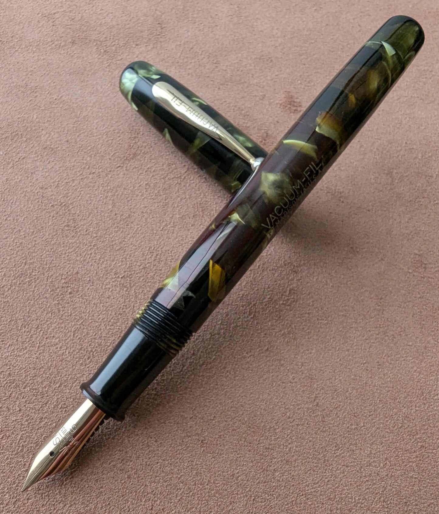 Marine Green VACUUM-FIL standard size fountain pen - fine point