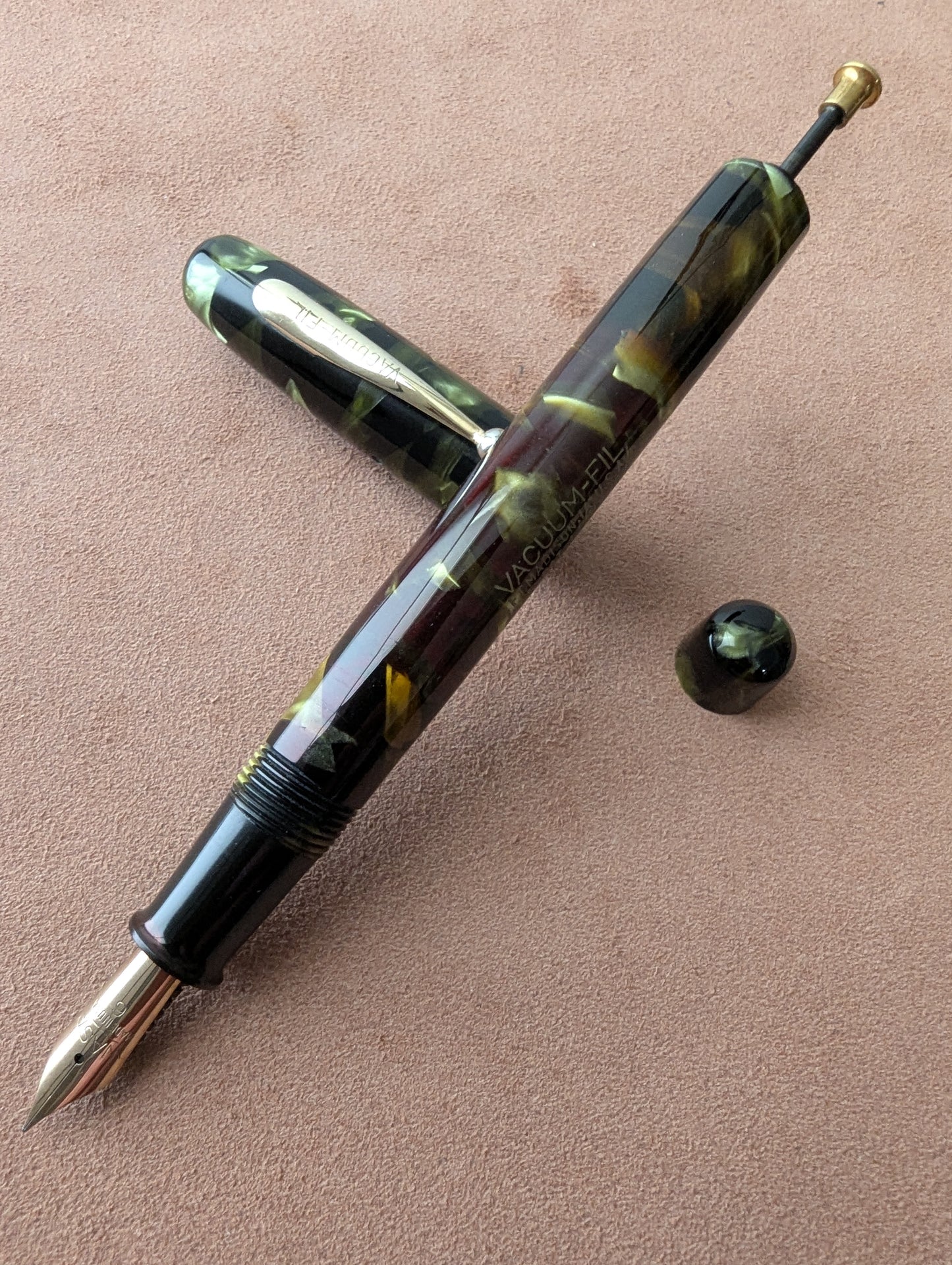 Marine Green VACUUM-FIL standard size fountain pen - fine point