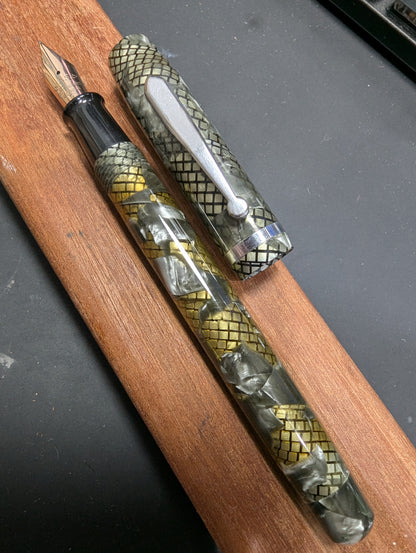 Green Snake WASP The Clipper - soft medium point