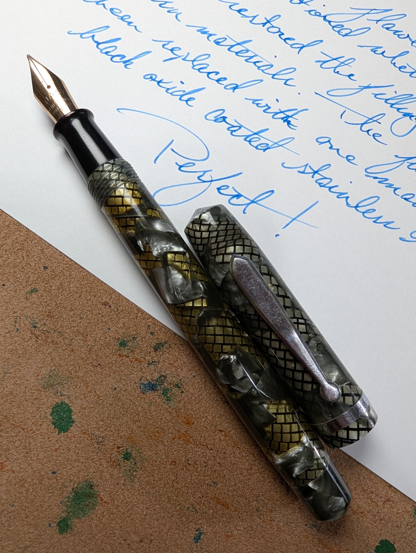Green Snake WASP The Clipper - soft medium point