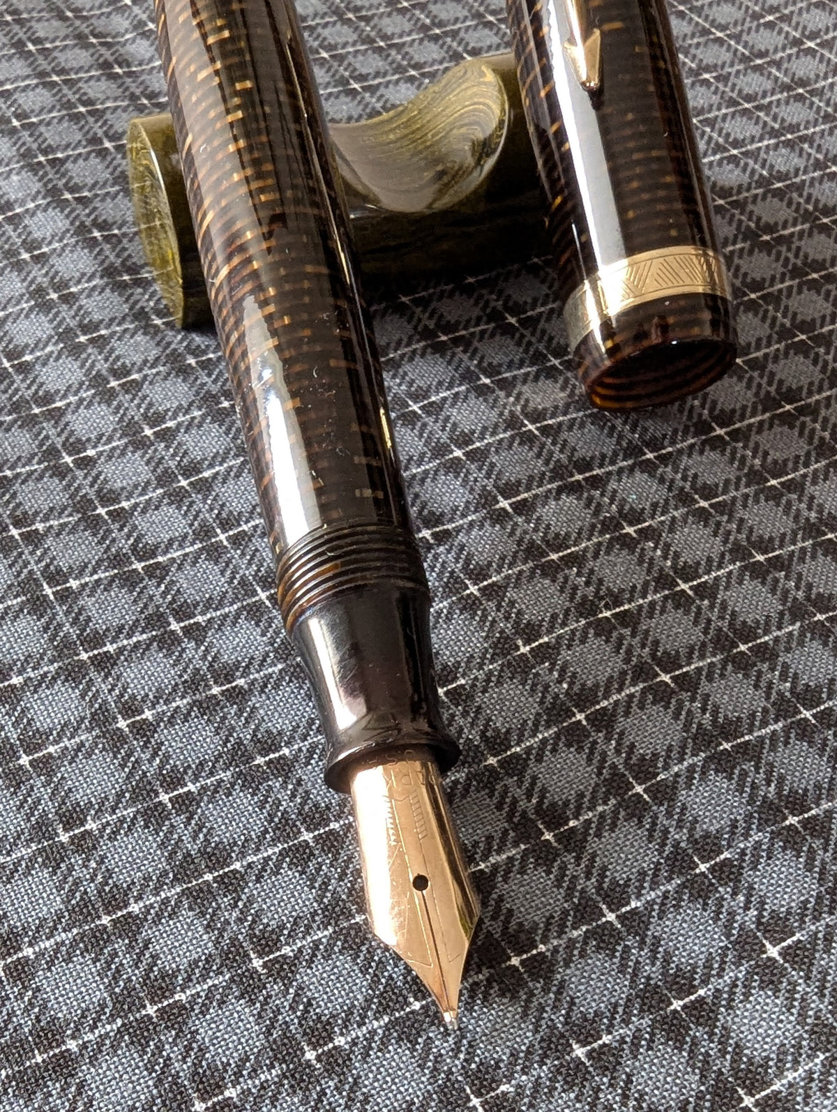 1944 Golden Pearl Parker Vacumatic Major - fine-medium point