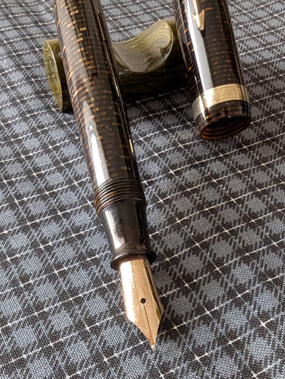 1944 Golden Pearl Parker Vacumatic Major - fine-medium point