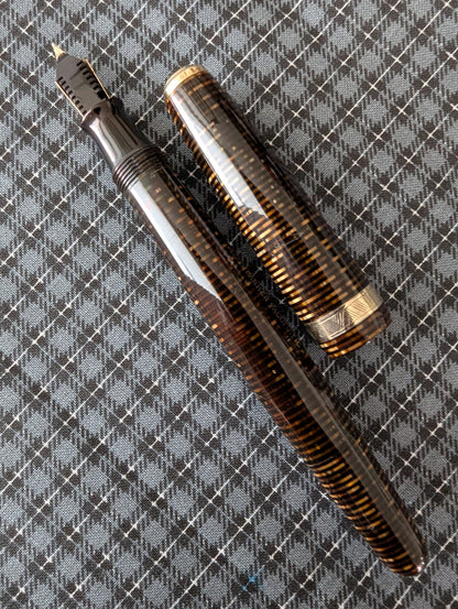 1944 Golden Pearl Parker Vacumatic Major - fine-medium point