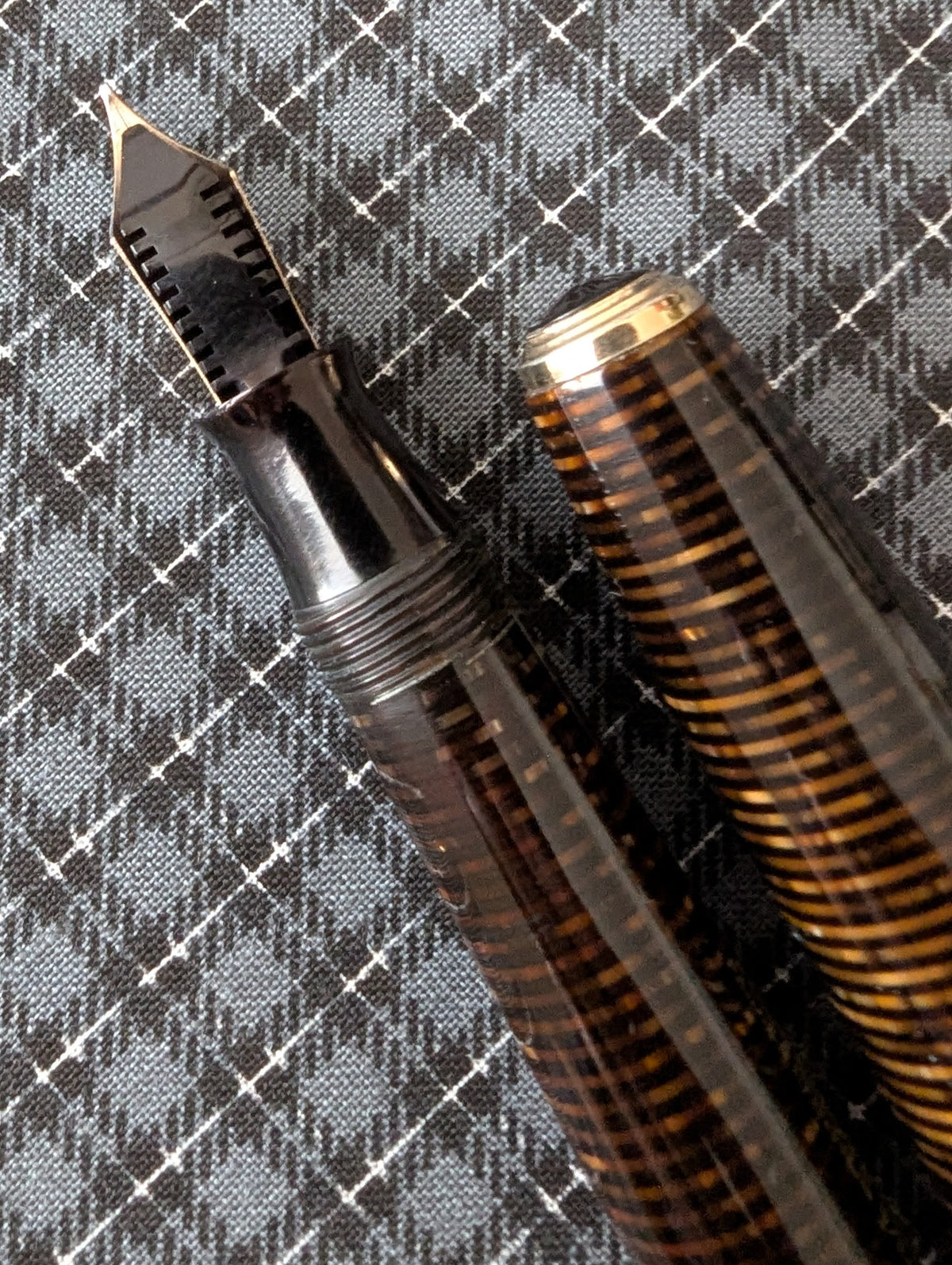1944 Golden Pearl Parker Vacumatic Major - fine-medium point