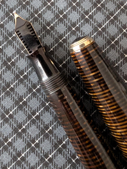 1944 Golden Pearl Parker Vacumatic Major - fine-medium point