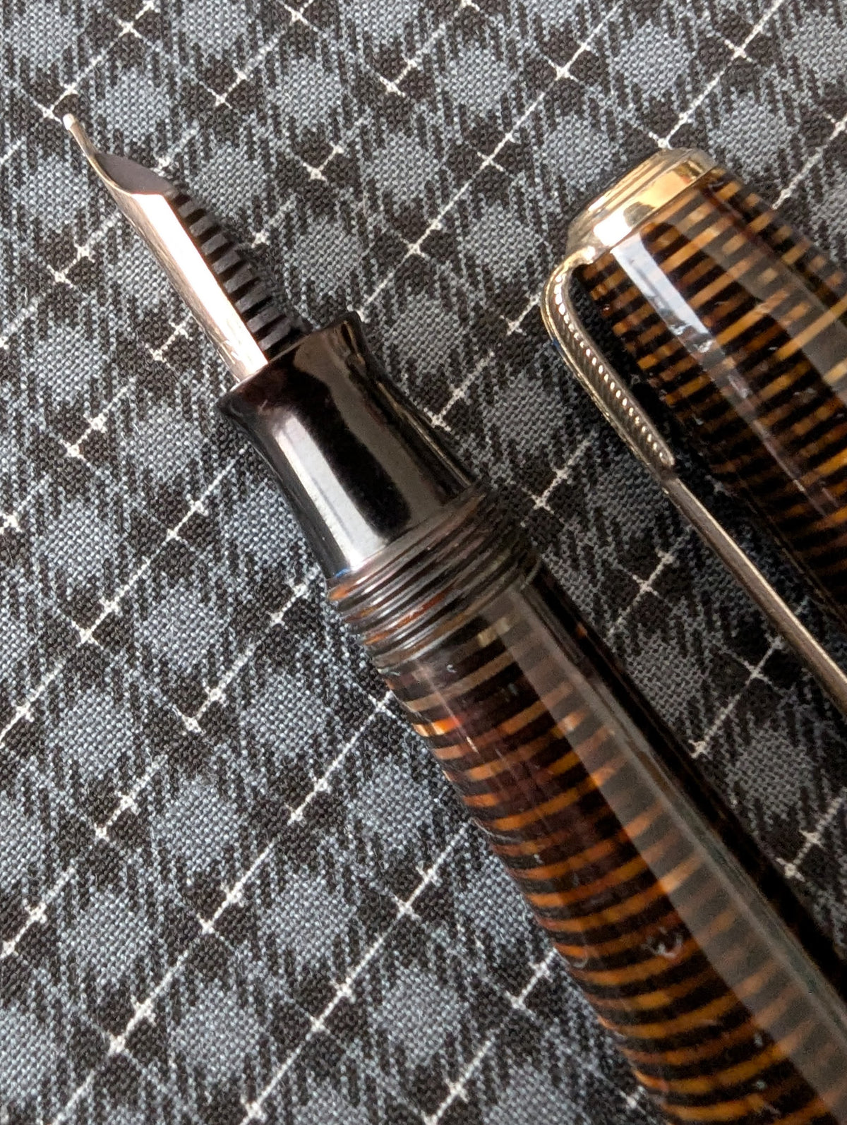 1944 Golden Pearl Parker Vacumatic Major - fine-medium point