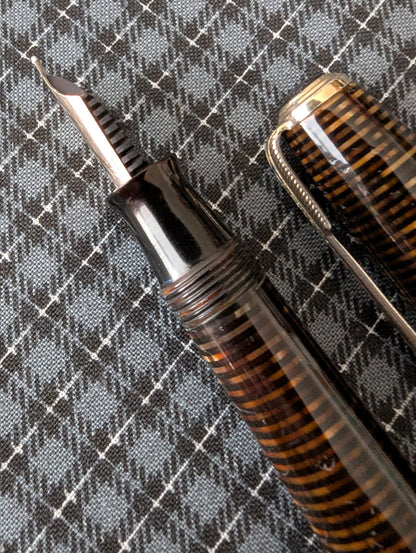 1944 Golden Pearl Parker Vacumatic Major - fine-medium point