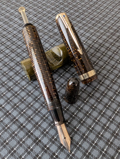 1944 Golden Pearl Parker Vacumatic Major - fine-medium point