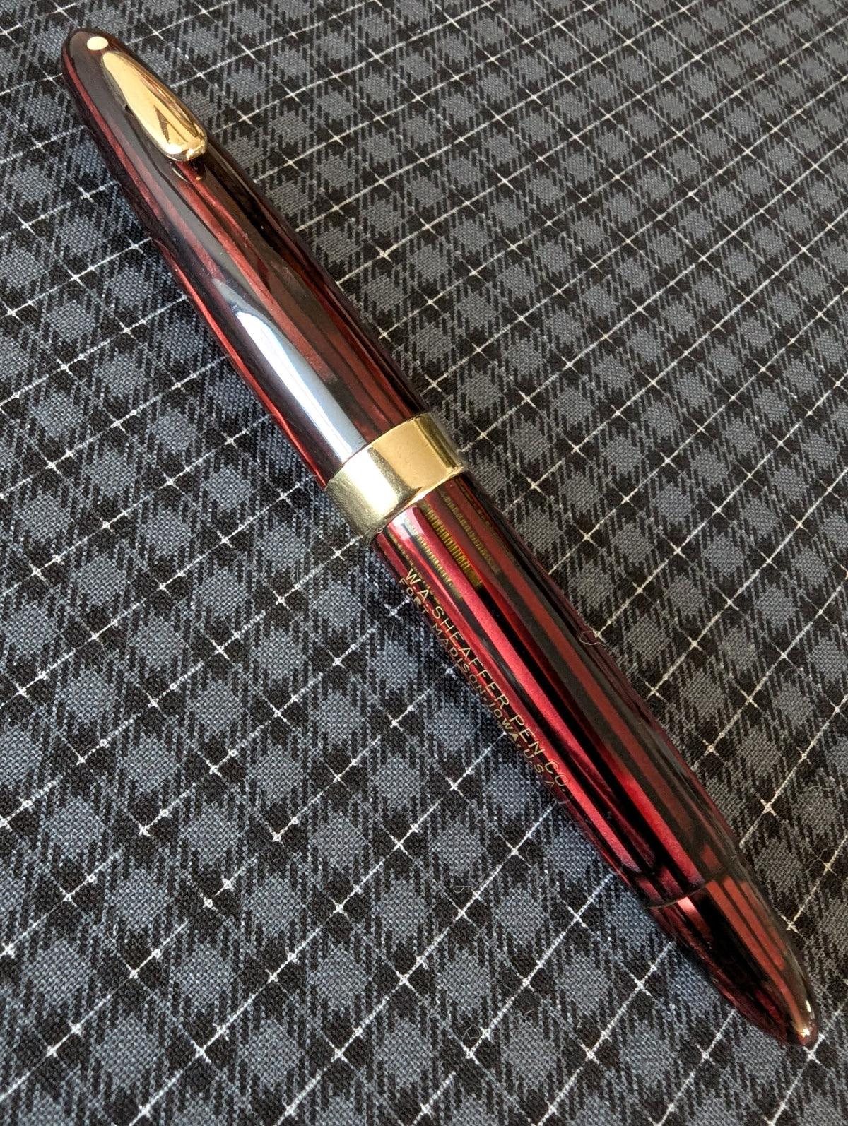~1947 Carmine Sheaffer Tuckaway Statesman fountain pen - fine point