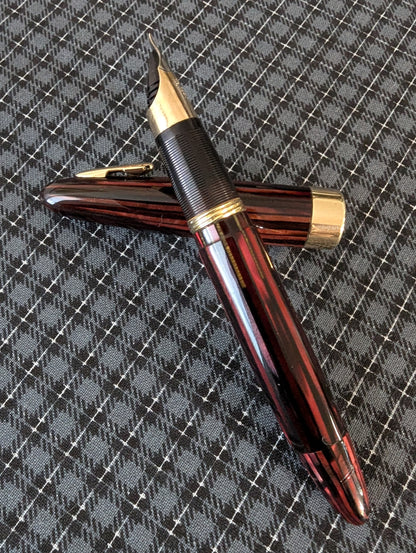 ~1947 Carmine Sheaffer Tuckaway Statesman fountain pen - fine point