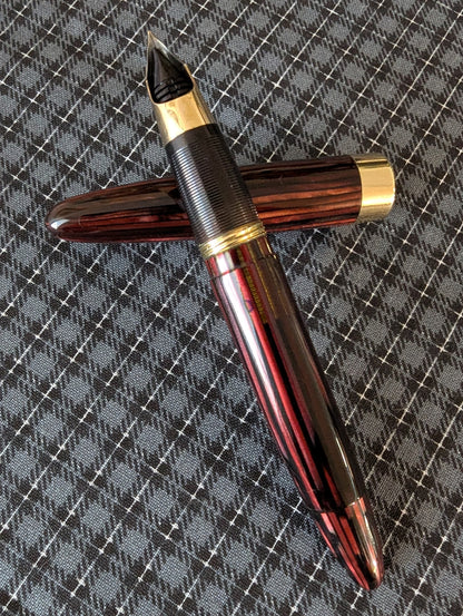 ~1947 Carmine Sheaffer Tuckaway Statesman fountain pen - fine point
