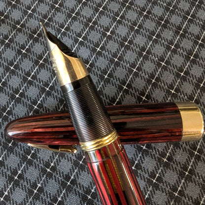 ~1947 Carmine Sheaffer Tuckaway Statesman fountain pen - fine point