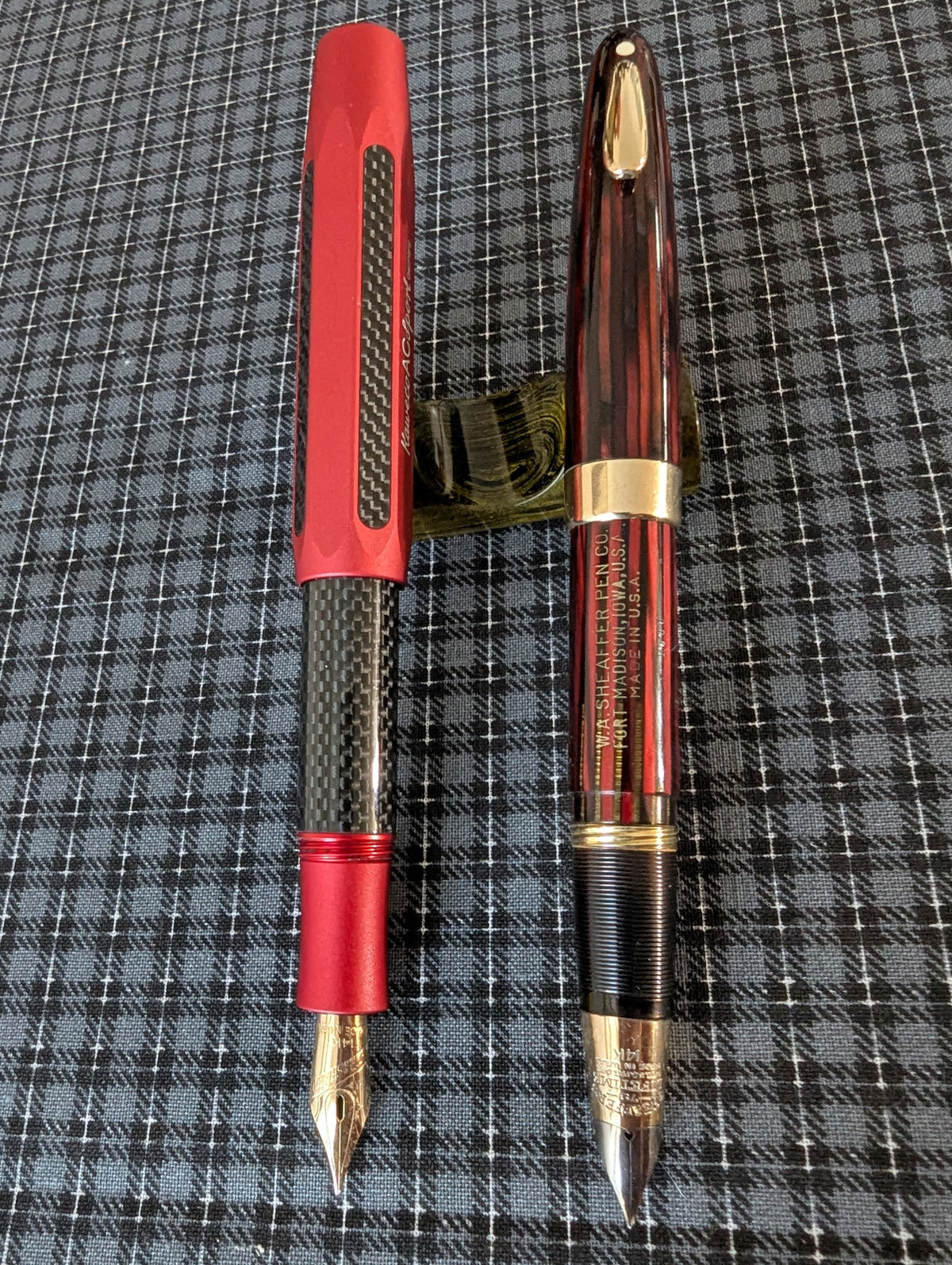 ~1947 Carmine Sheaffer Tuckaway Statesman fountain pen - fine point