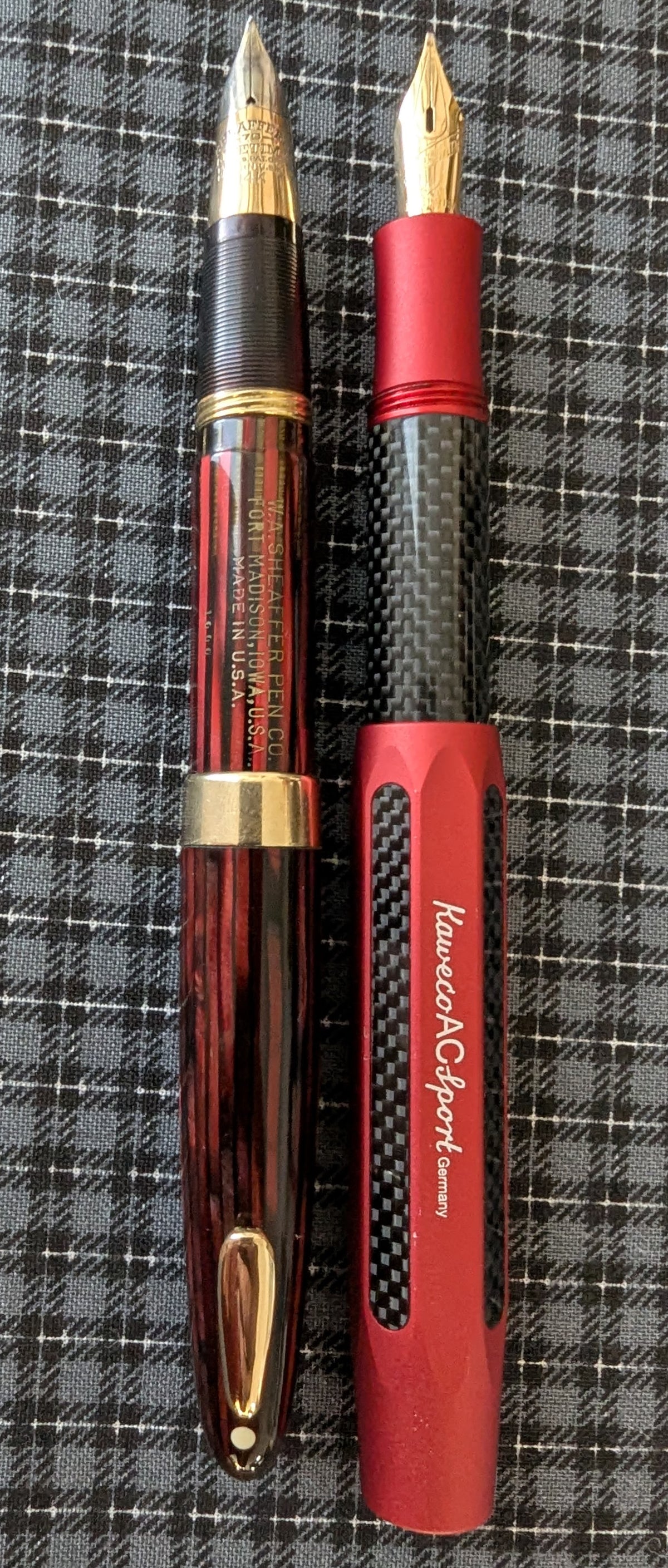 ~1947 Carmine Sheaffer Tuckaway Statesman fountain pen - fine point