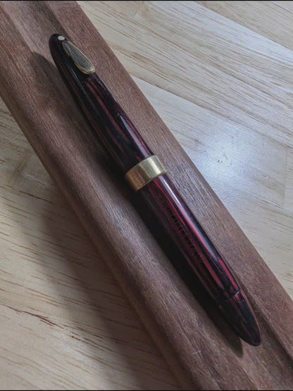 ~1947 Carmine Sheaffer Tuckaway Statesman fountain pen - fine point