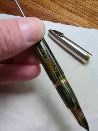 1943-5 Marine Green Sheaffer Triumph Tuckaway Sentinel fountain pen - extra-fine point