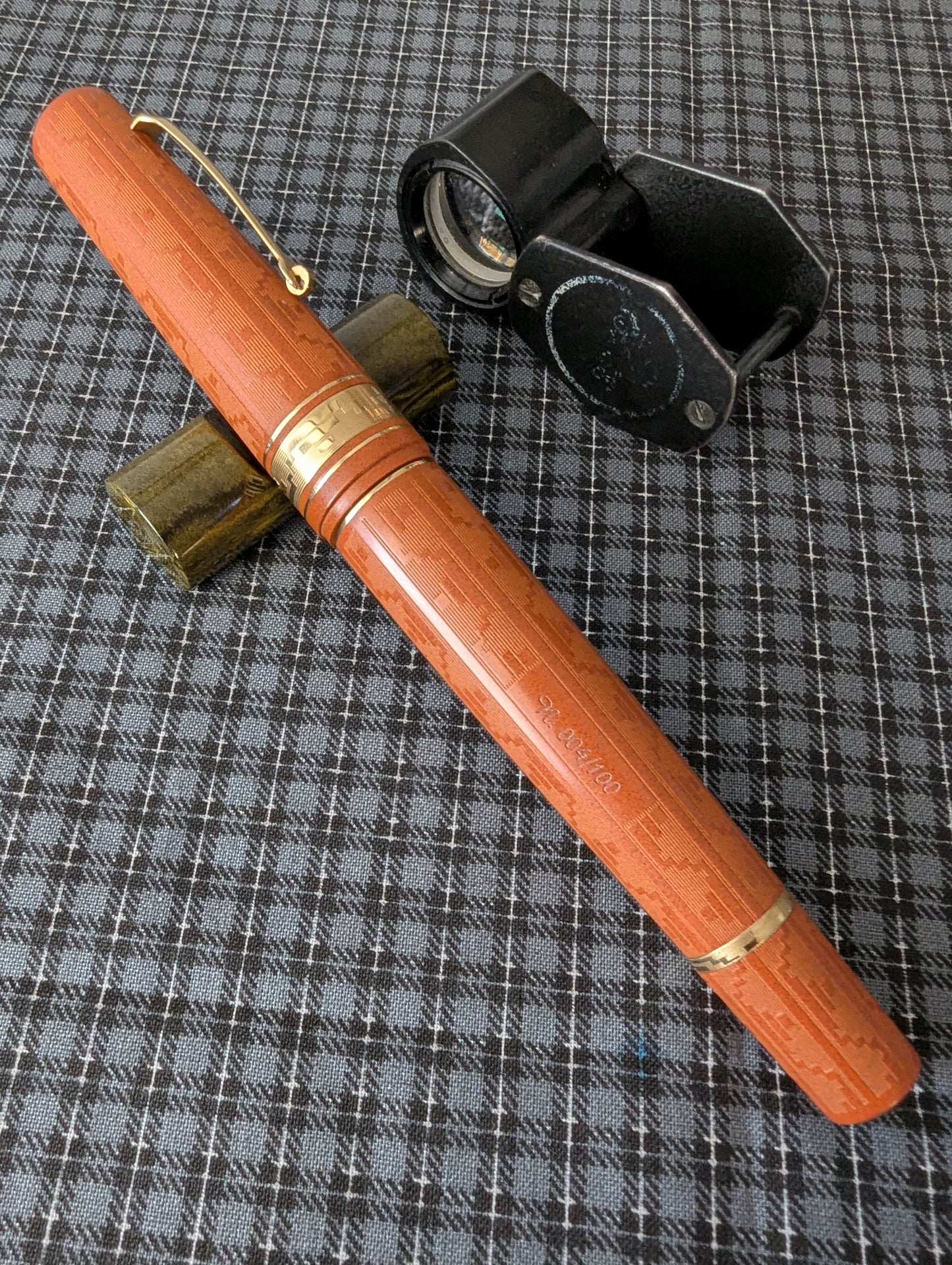 Leonardo Momento Zero Grande Art Deco Terracotta and gold 2021 fountain pen - medium nib