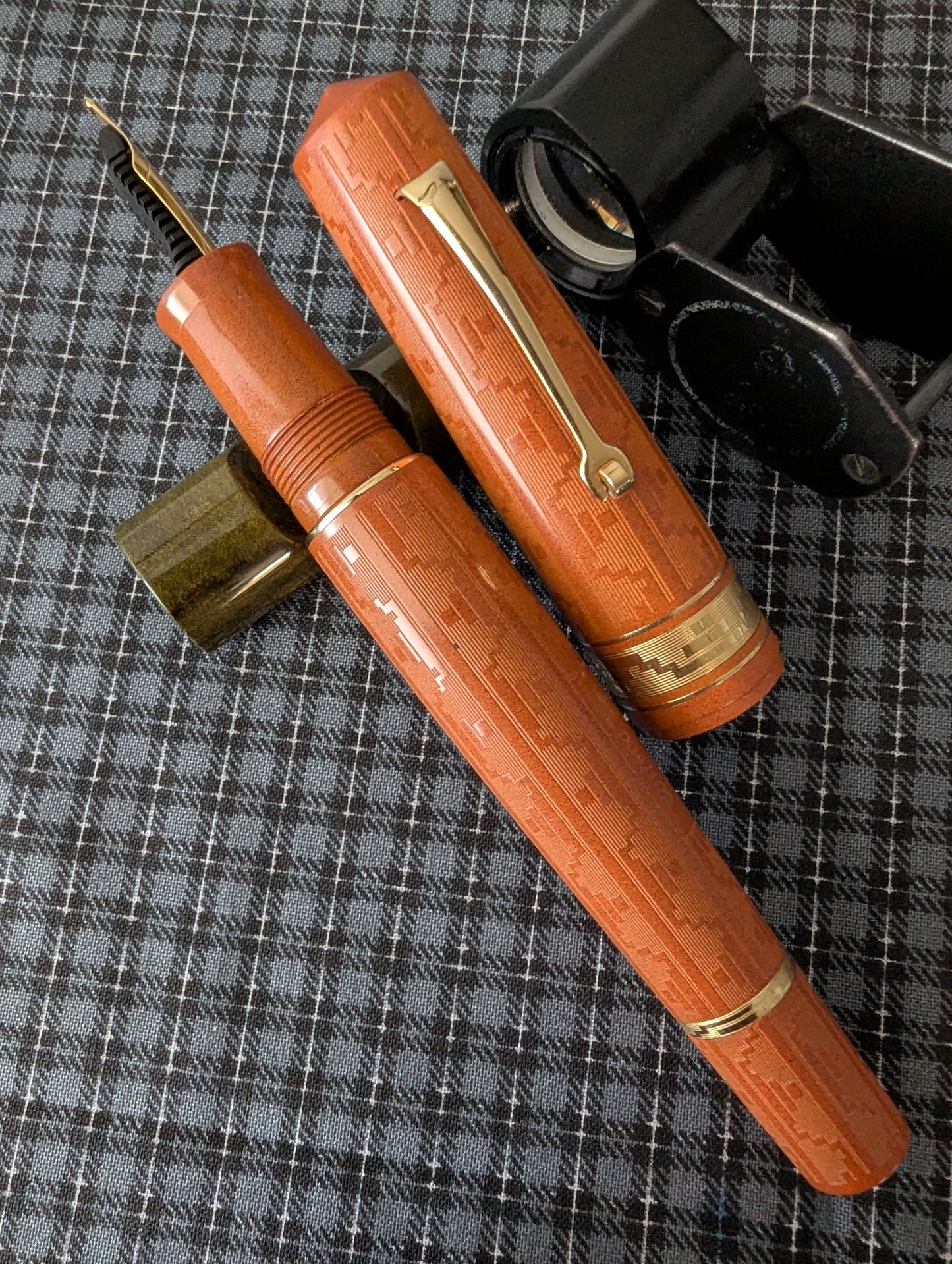 Leonardo Momento Zero Grande Art Deco Terracotta and gold 2021 fountain pen - medium nib