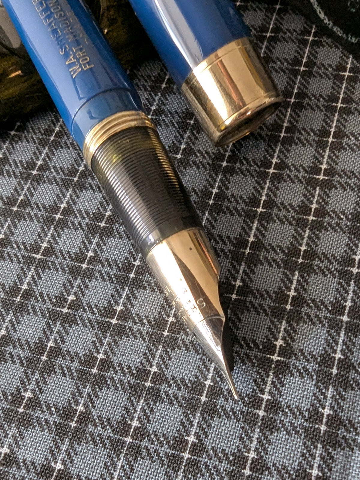 1948 Persian blue Sheaffer Tuckaway Valiant Deluxe - Vacuum-Fil - fine point