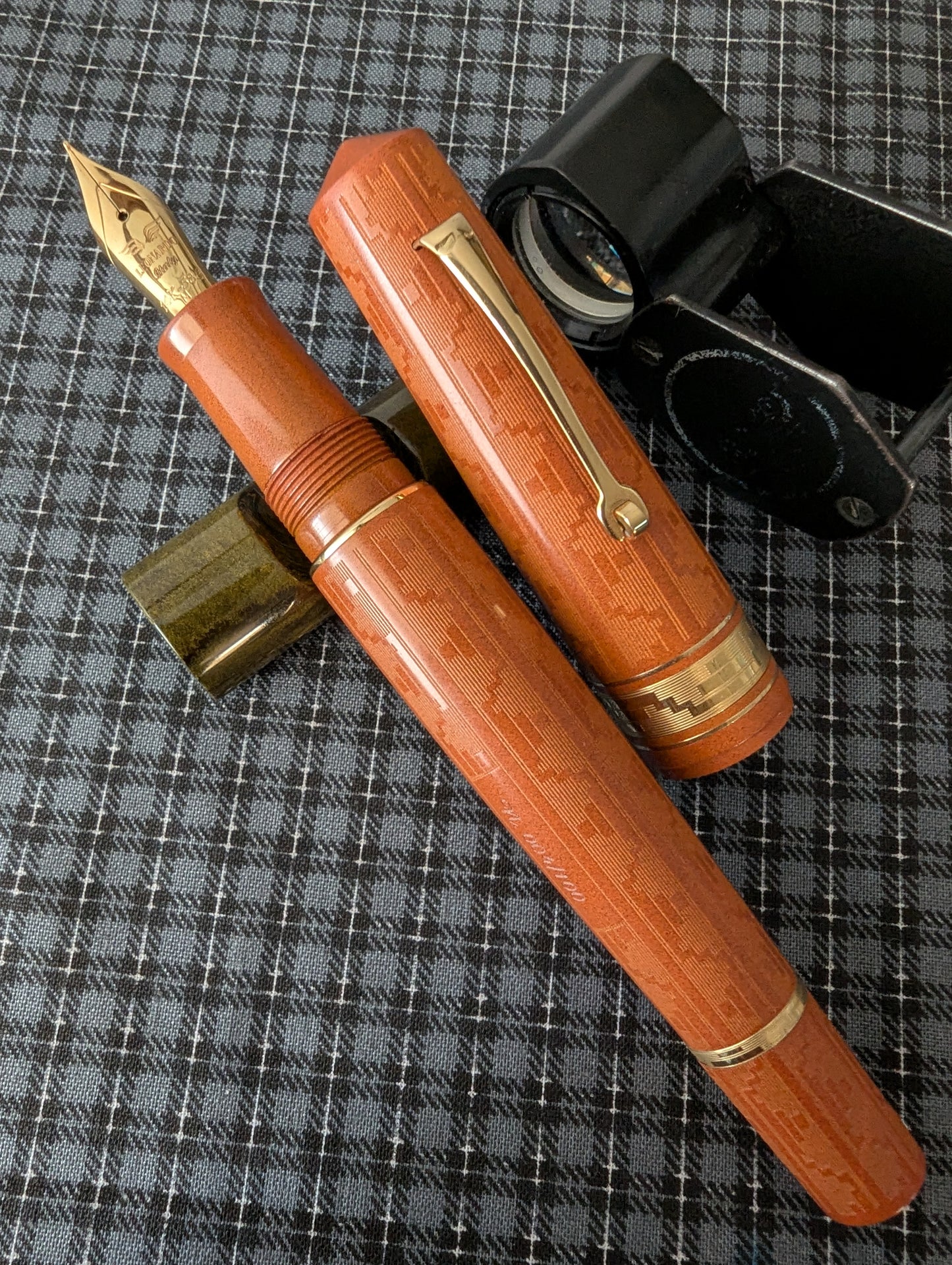 Leonardo Momento Zero Grande Art Deco Terracotta and gold 2021 fountain pen - medium nib