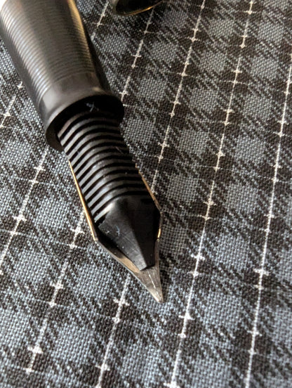 1948 Persian Blue Sheaffer Statesman - Vacuum-Fil - Fine Golden Spade nib