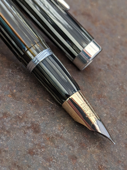 1945 Grey Pearl Sheaffer Triumph Statesman - Vacuum-Fil - 14k Fine-ExtraFine nib