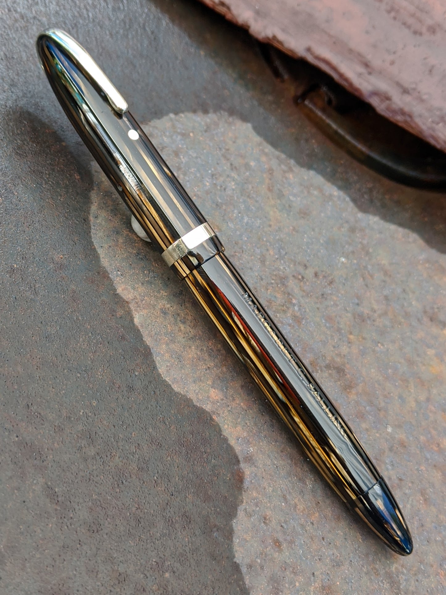 1941 Golden Brown Sheaffer Balance Vigilant - Vacuum-Fil - fine nib