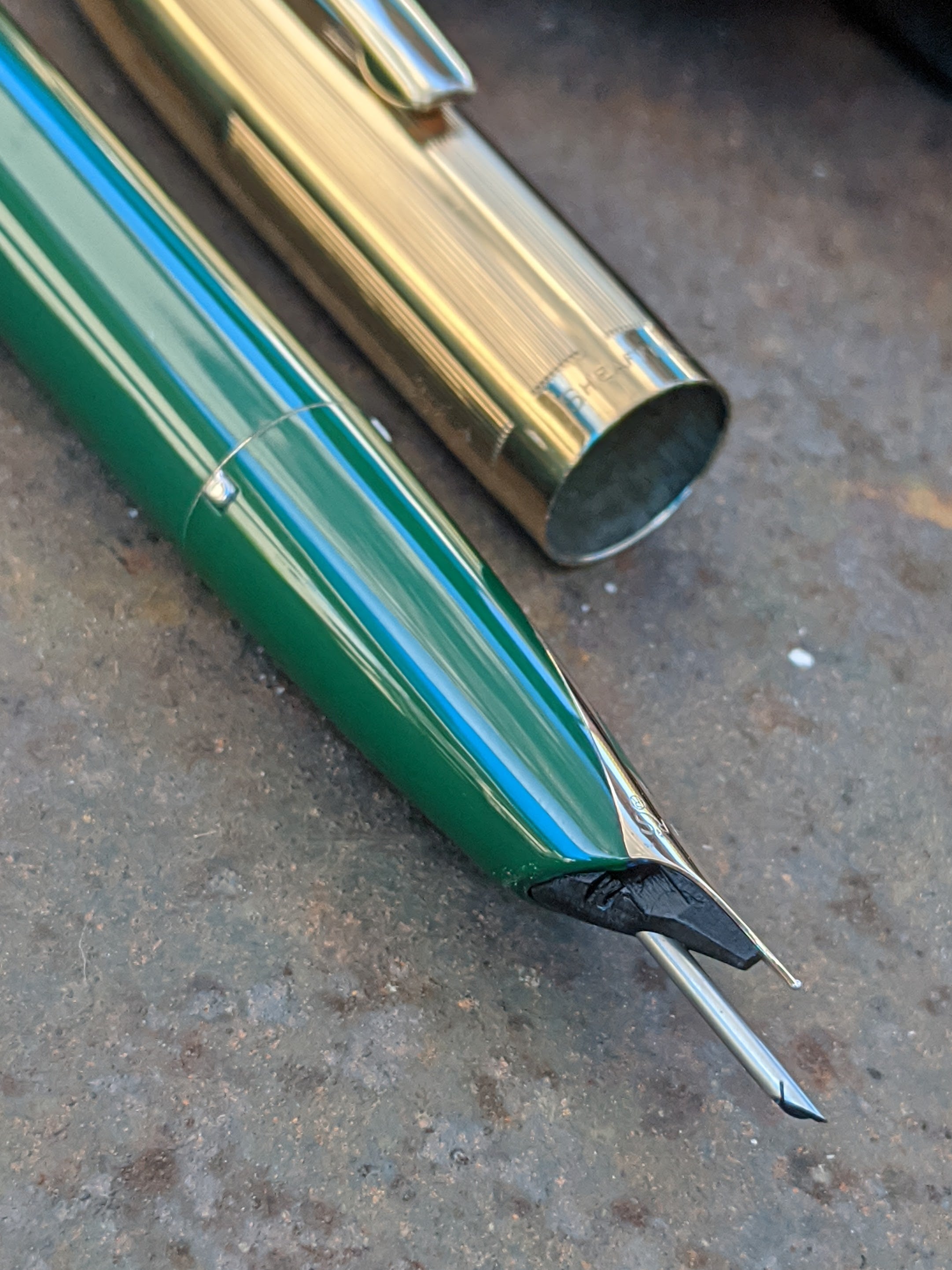 Green Sheaffer PFM V - Fine nib