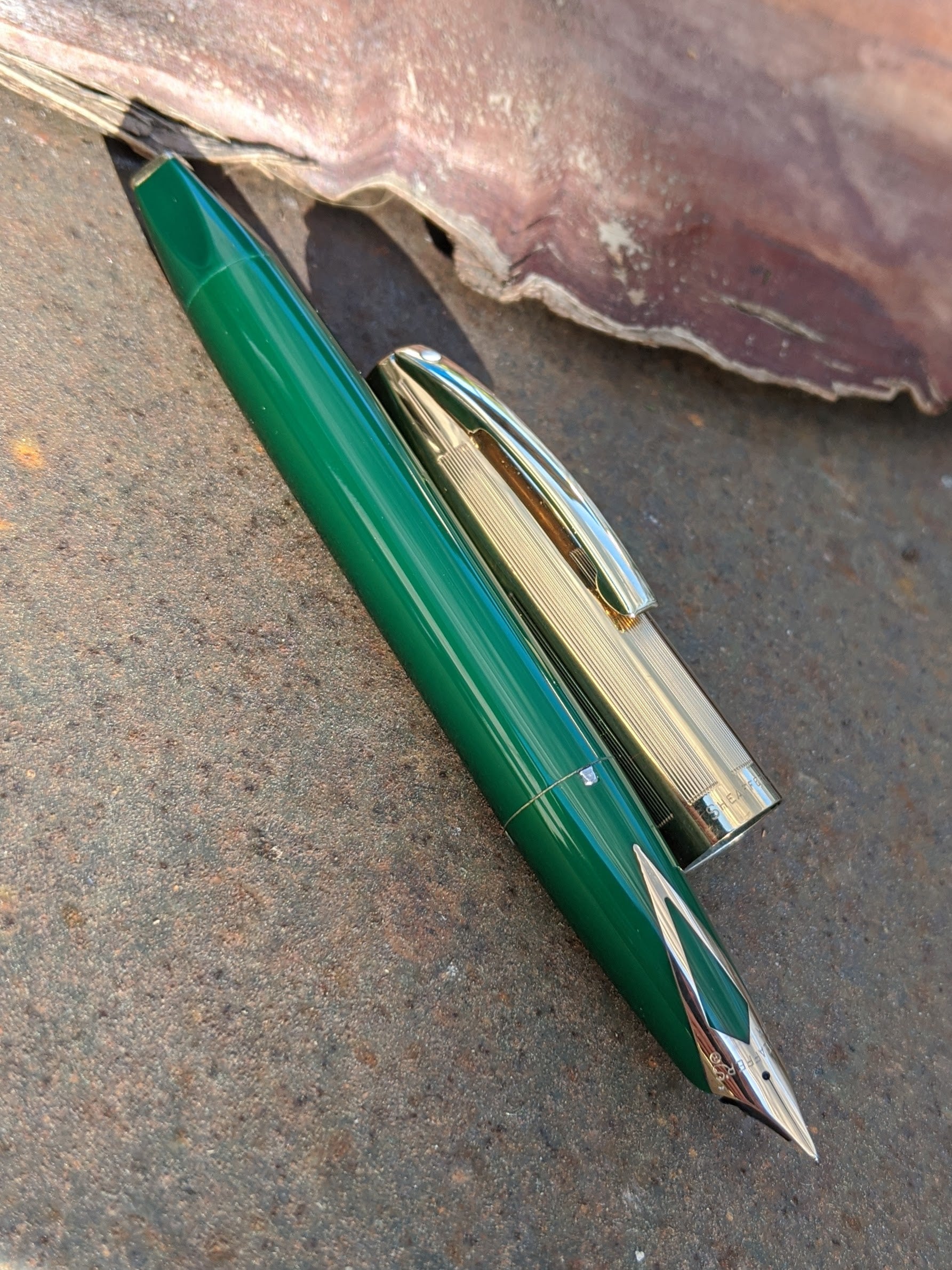 Green Sheaffer PFM V - Fine nib