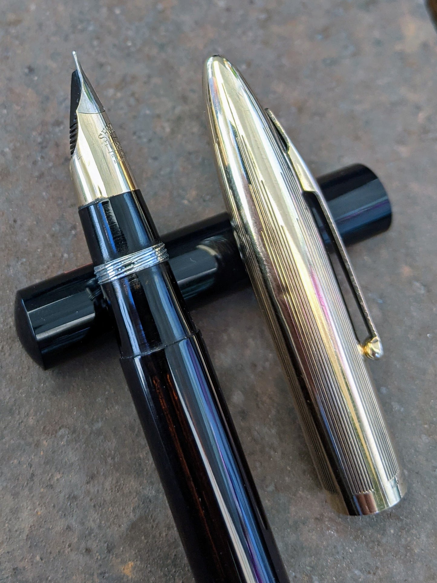 ~1942 Black Sheaffer Triumph "Crest" fountain pen